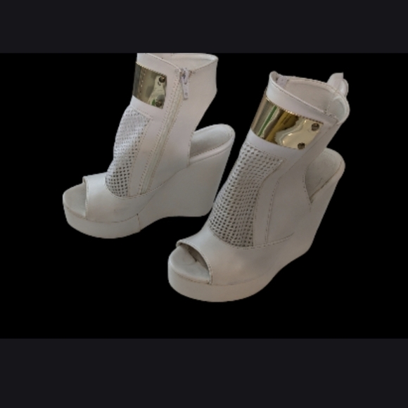 Tanja Club White Filet Peep Toe Wedge Platform Sandals Sz 7 ✨ Gold Embellished - Picture 6 of 16